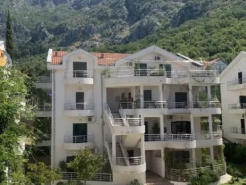 Sale, one bedroom apartment, 89m², Risan, Kotor - image 3