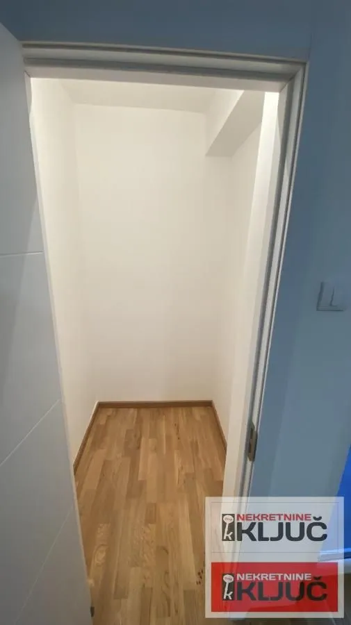 Prodaja, dvosoban stan, 54m², Sajmište, Novi Sad