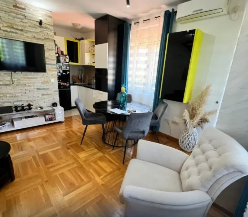Prodaja, dvosoban stan, 73m², Podgorica, Crna Gora
