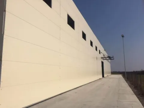 Izdavanje, poslovni prostor, 1700m², Zemun Ugrinovci, Zemun Sve Podlokacije - image 11