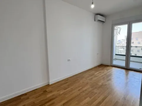 Prodaja, dvosoban stan, 74m², Centar, Bar - image 2