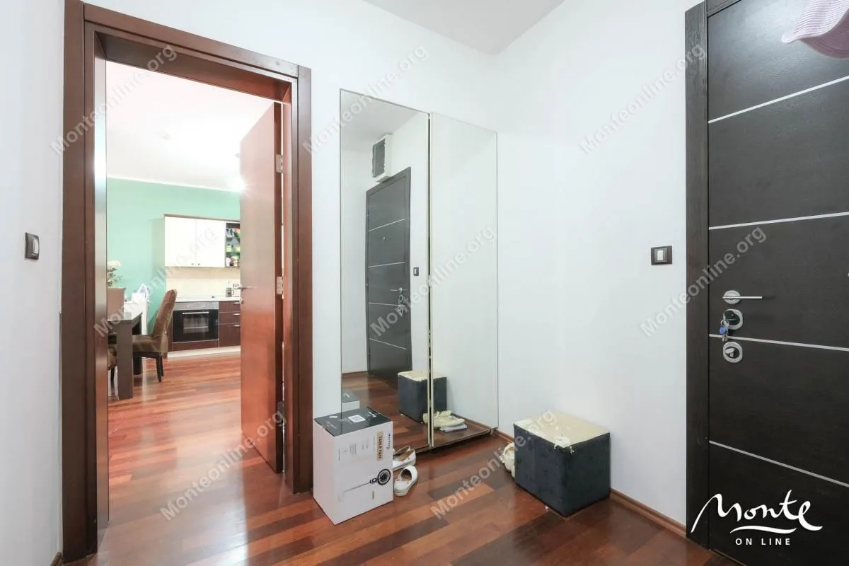 Prodaja, dvosoban stan, 85m², Dobrota, Kotor