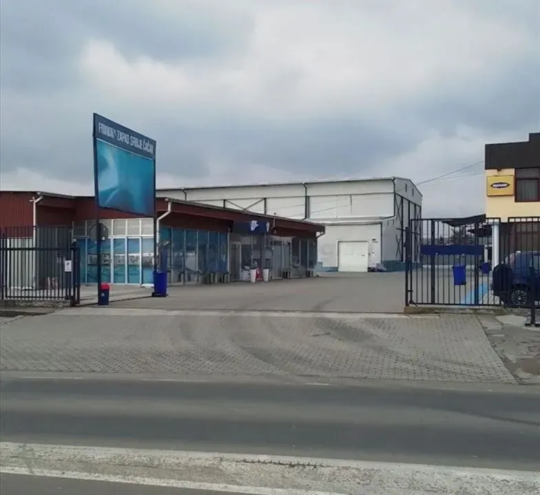 Izdavanje, poslovni prostor, 900m², Centar, Čačak