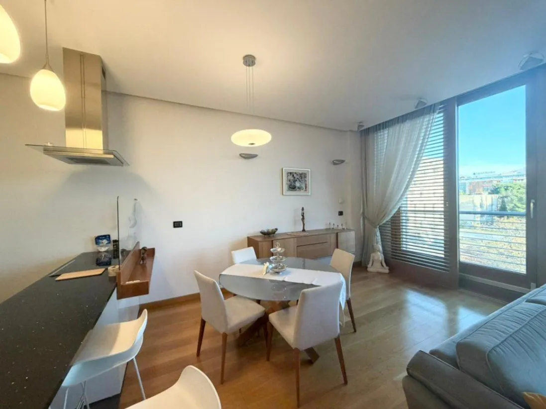 Izdavanje, dvosoban stan, 105m², Kod Capital Plaze, Podgorica