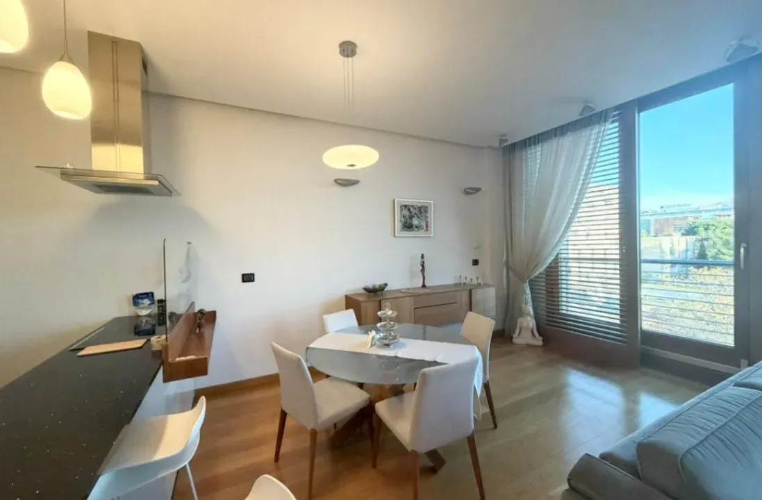 Izdavanje, dvosoban stan, 105m², Kod Capital Plaze, Podgorica