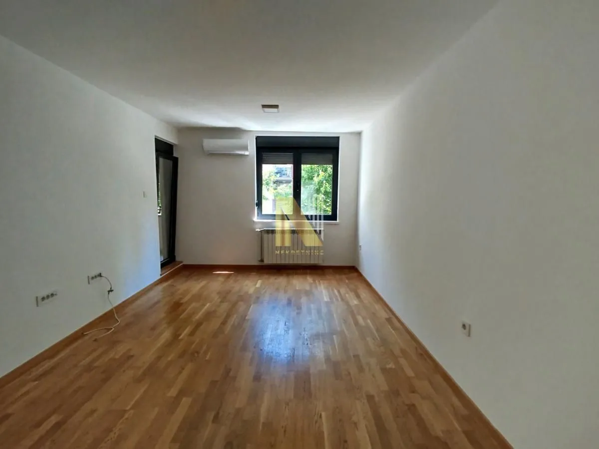 Izdavanje, dvosoban stan, 61m², Socijalno, Novi Sad Sve Podlokacije