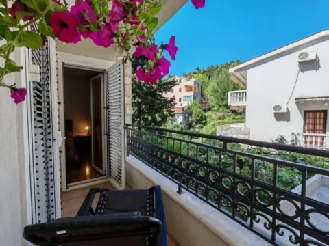 Sale, two bedroom apartment, 85m², Petrovac, Budva - image 1