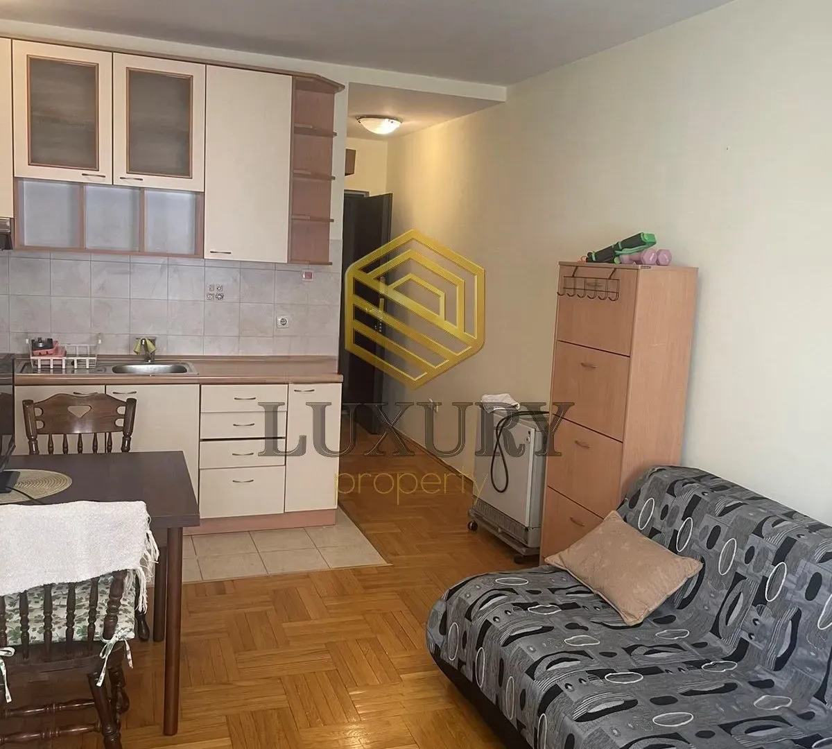 Izdavanje, stan, 21m², Obala Morače, Podgorica