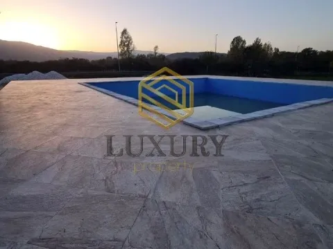 Izdavanje, poslovni prostor, 550m², Tološi, Podgorica - image 2