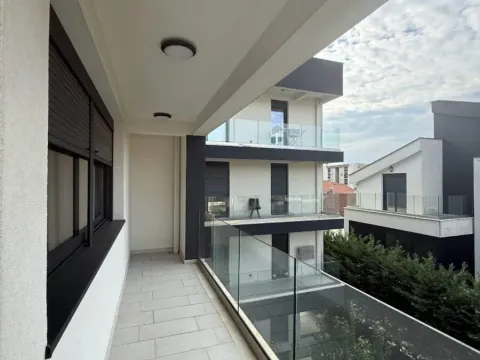 Izdavanje, trosoban stan, 130m², Dalmatinska ulica, Podgorica - image 8