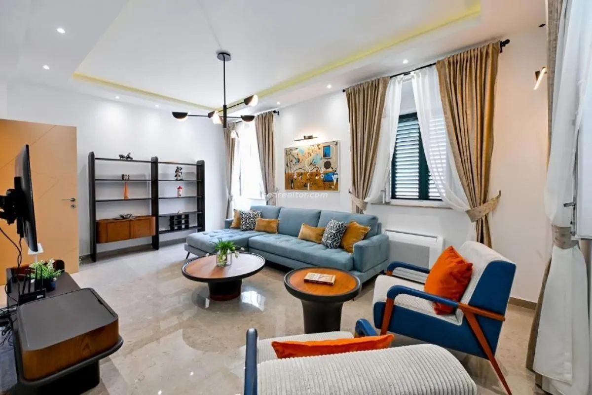 Prodaja, trosoban stan, 90m², Grad, Kotor
