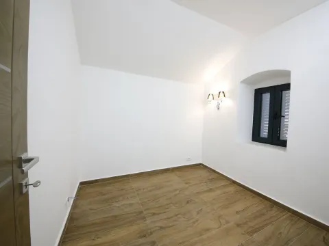 Sale, house, 250m², Kotor, Crna Gora - image 14