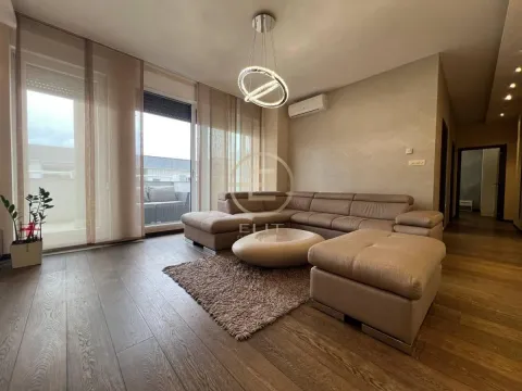 Izdavanje, trosoban stan, 88m², Sajmište, Novi Sad