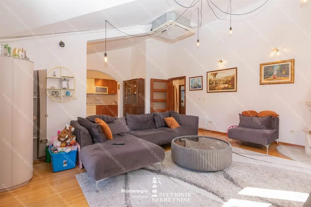 Prodaja, četvorosoban stan, 137m², Topla, Herceg Novi