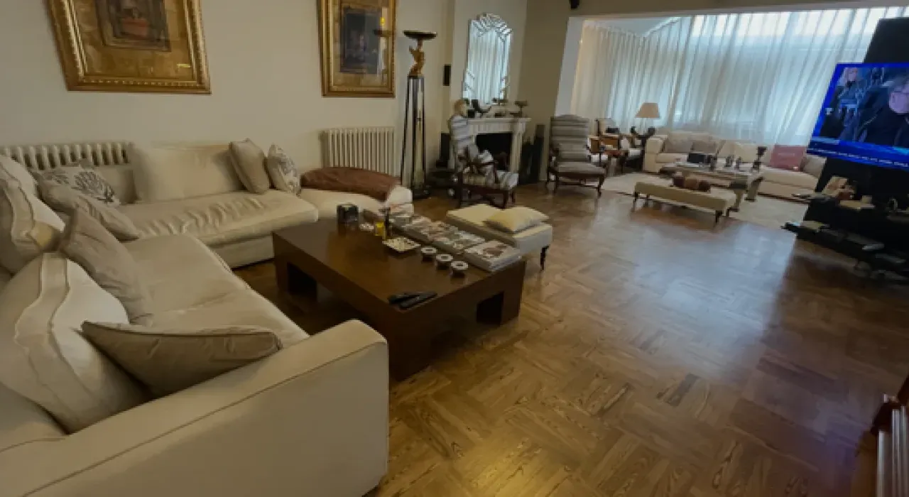 Izdavanje, kuća, 157m², Senjak, Beograd