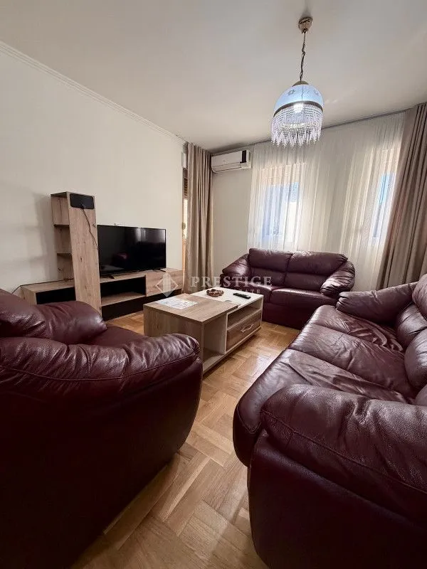 Izdavanje, dvosoban stan, 60m², Centar, Podgorica