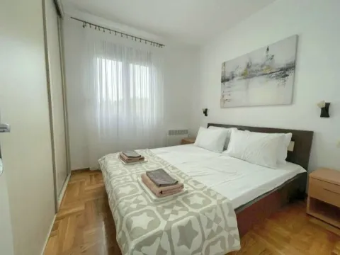 Izdavanje, dvosoban stan, 55m², Đenovići, Herceg Novi - image 2