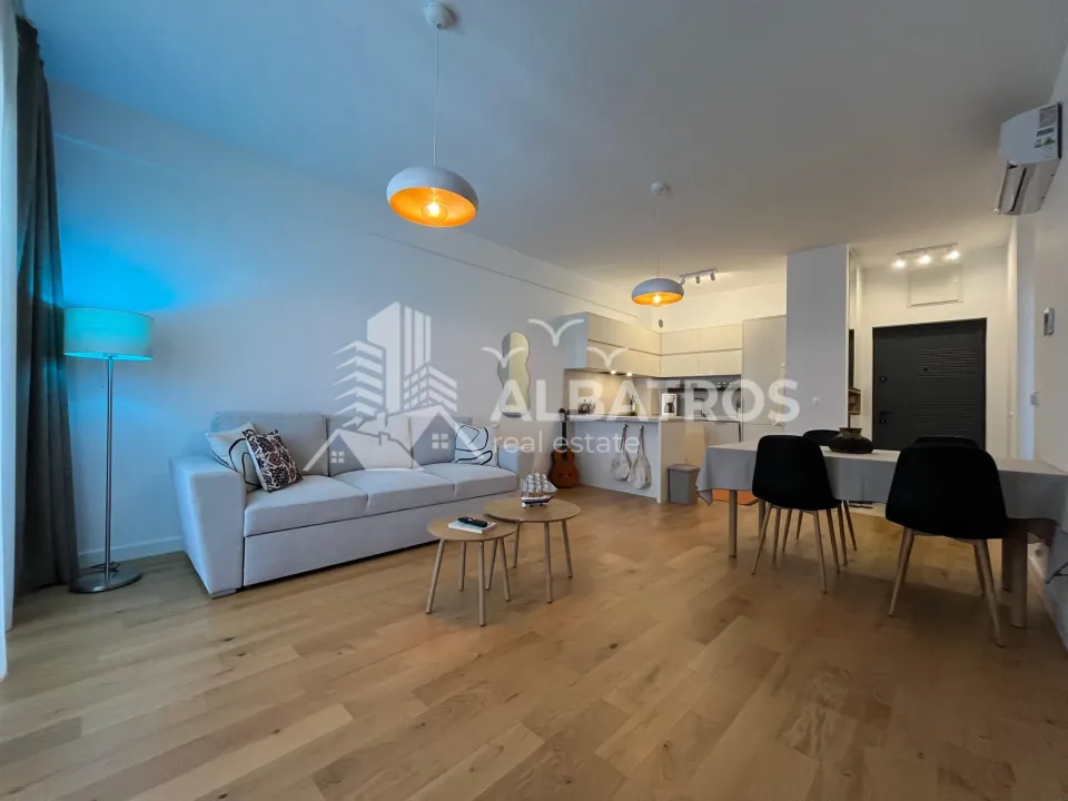 Izdavanje, jednosoban stan, 63m², Centar, Bar
