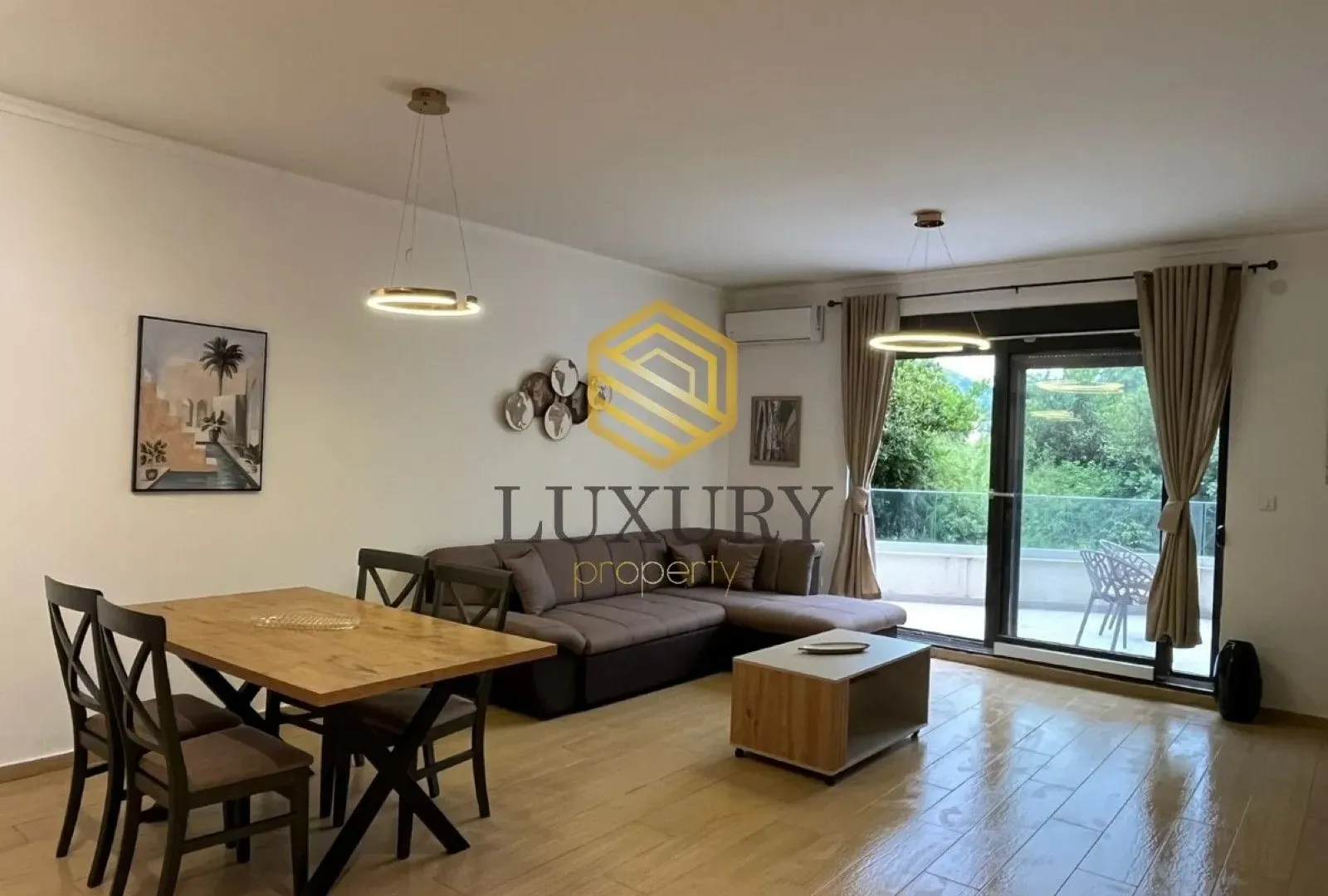 Rent, one bedroom apartment, 80m², Dobrota, Kotor