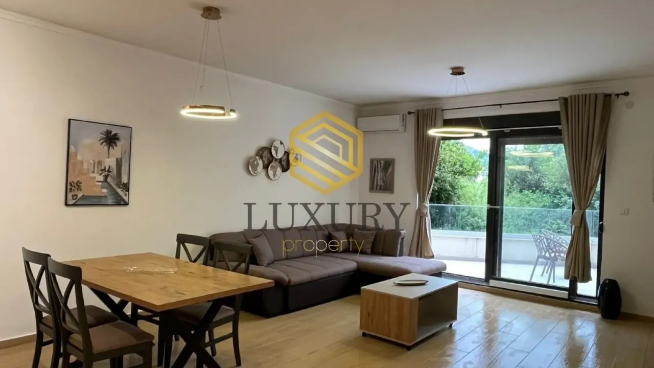 Izdavanje, jednosoban stan, 80m², Dobrota, Kotor