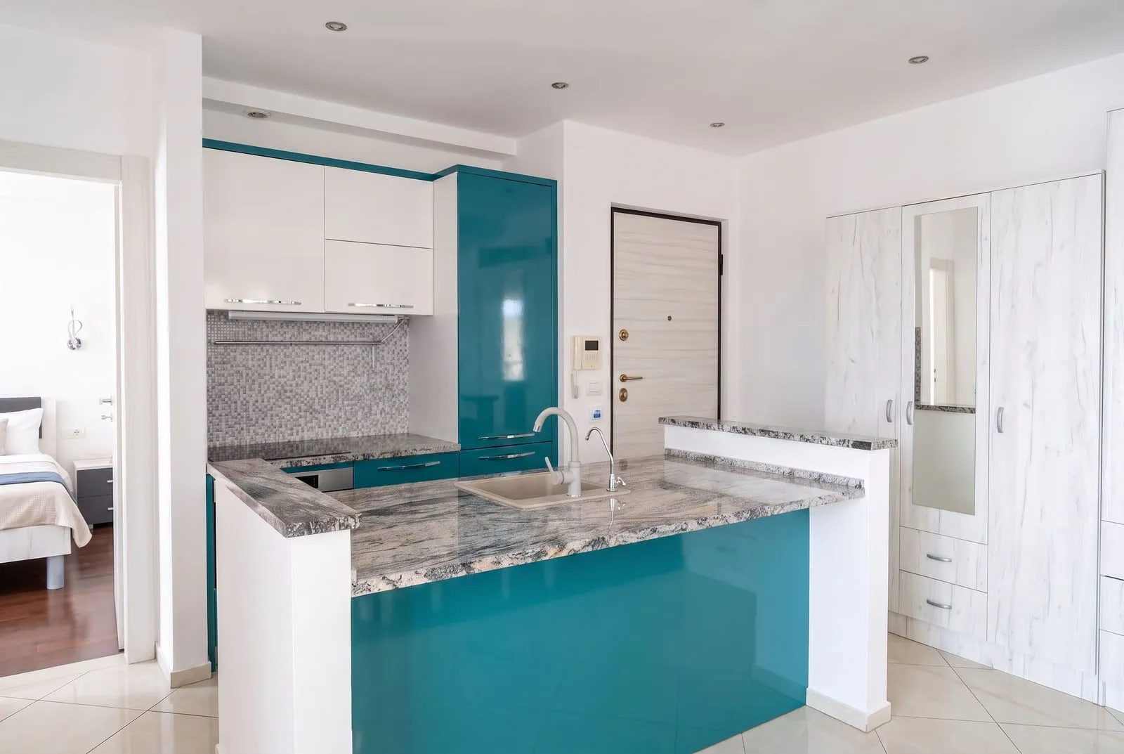 Rent, four bedroom apartment, 91m², Bečići, Budva