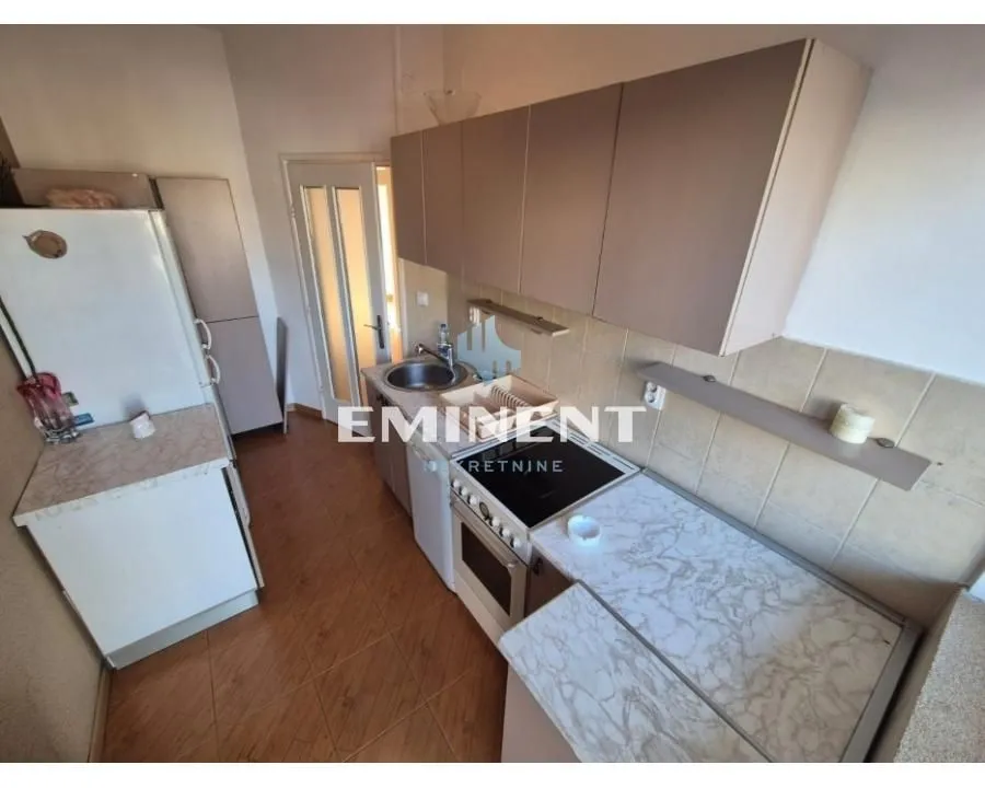 Izdavanje, trosoban stan, 110m², Kalenić Pijaca, Vračar Sve Podlokacije