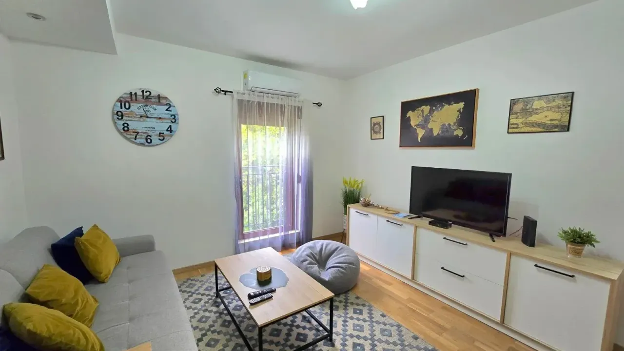 Izdavanje, stan, 46m², Tivat, Crna Gora