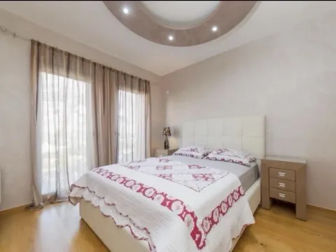 Izdavanje, dvosoban stan, 81m², Kotor, Crna Gora - image 4