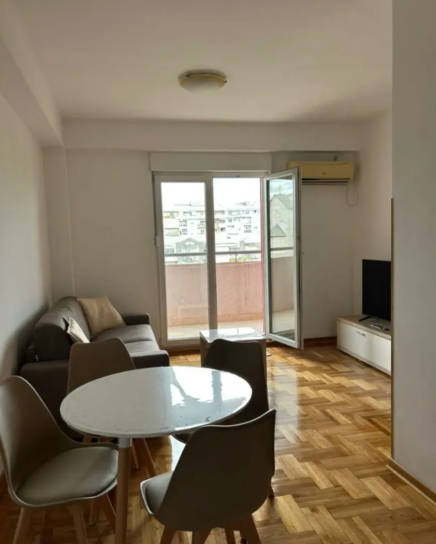 Izdavanje, jednosoban stan, 43m², Preko Morače, Podgorica