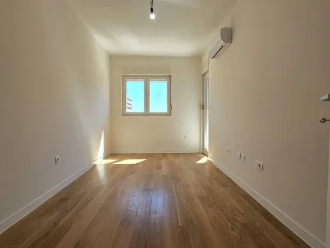 Rent, office space, 93m², Central Point, Podgorica - image 18