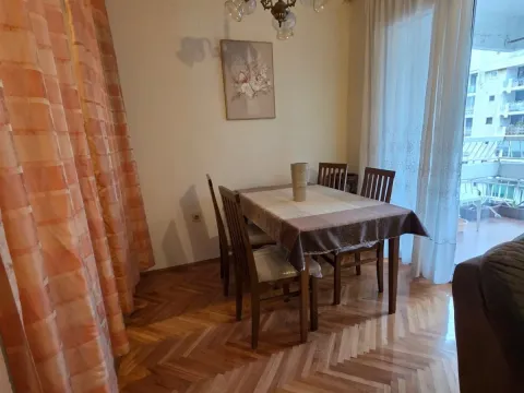 Izdavanje, dvosoban stan, 67m², Centar, Bar - image 2