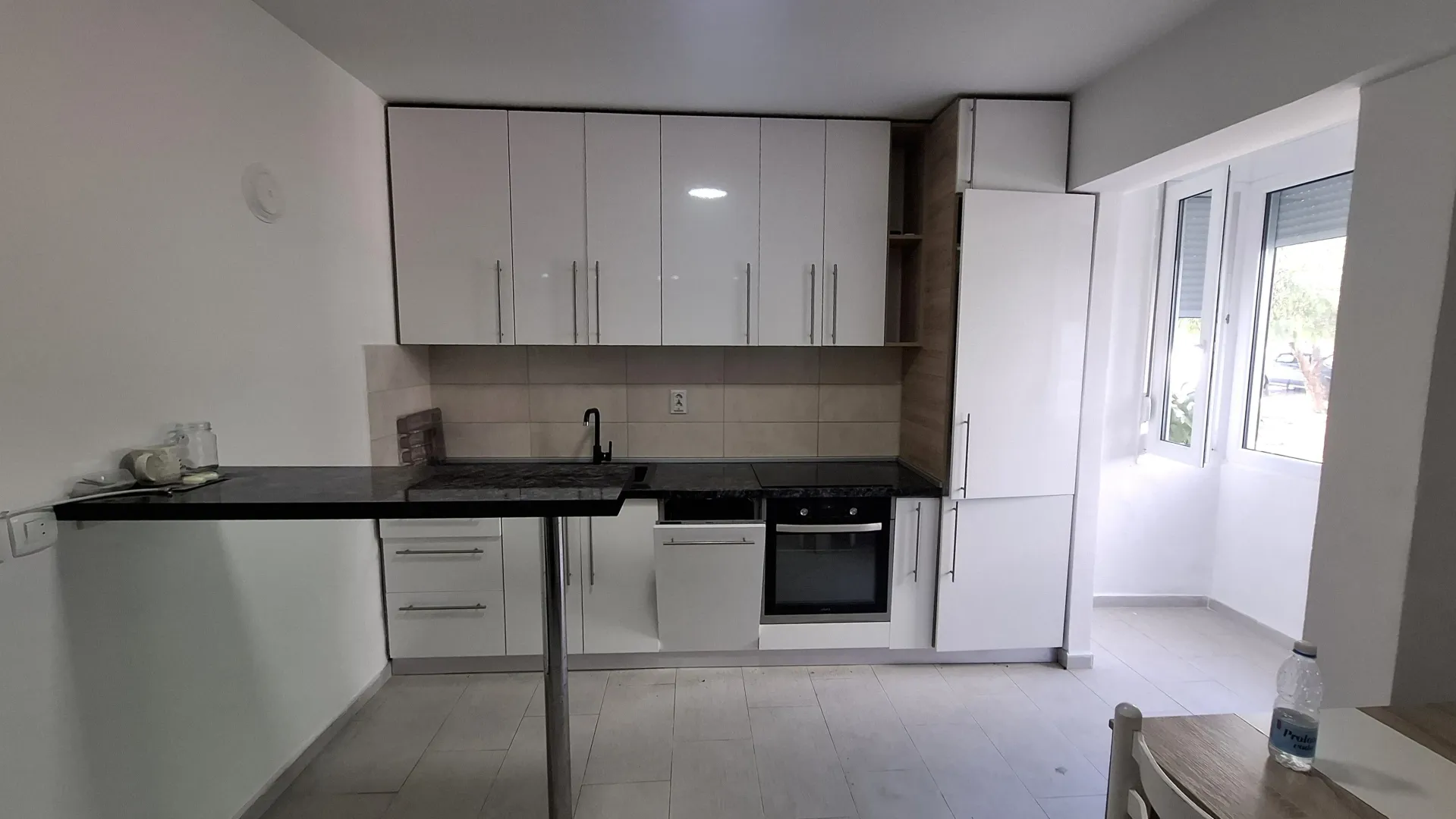 Prodaja, dvosoban stan, 60m², Centar, Bar