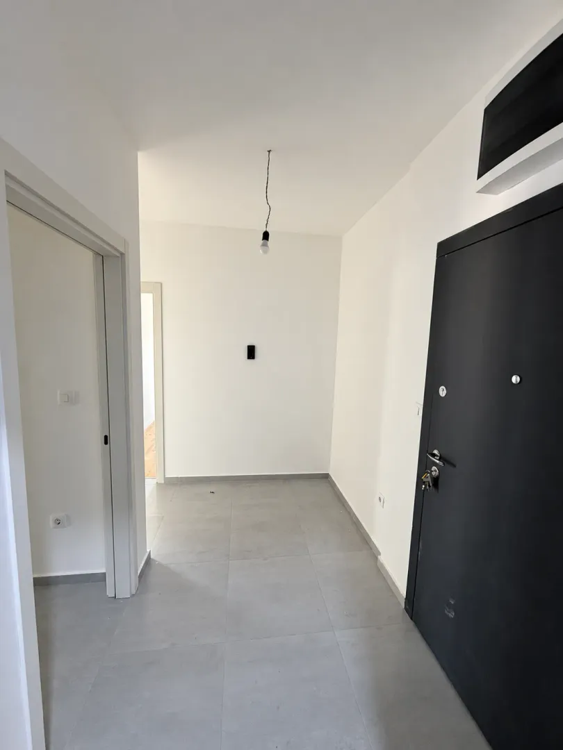 Izdavanje, trosoban stan, 112m², Stari Aerodrom, Podgorica