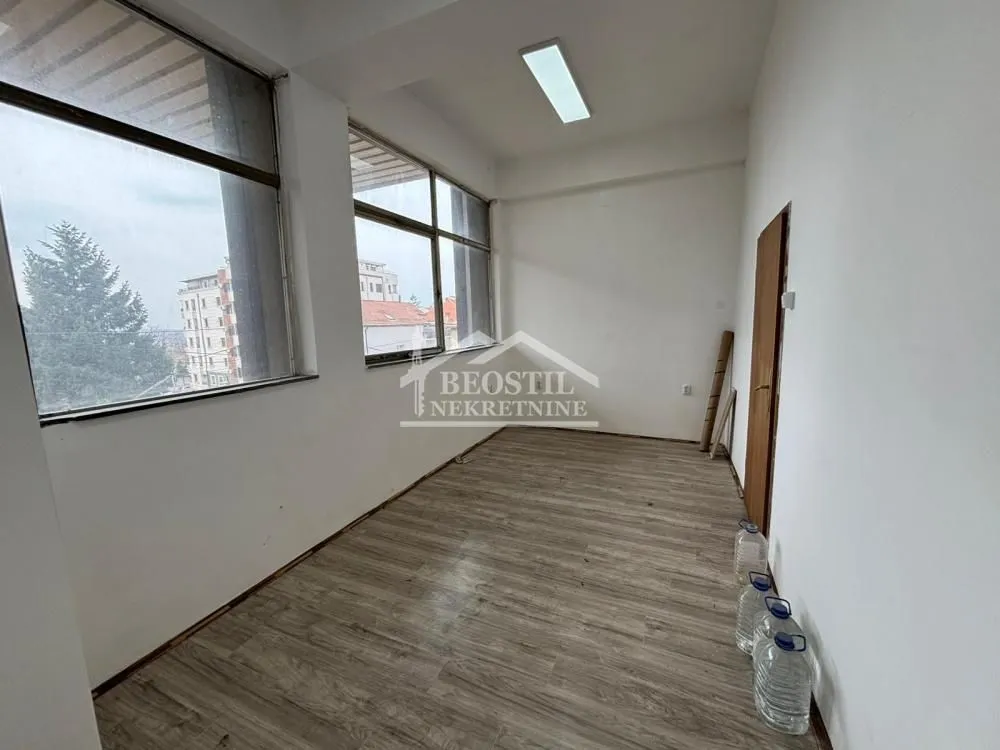 Rent, office space, 260m², Kluz, Zvezdara Sve Podlokacije