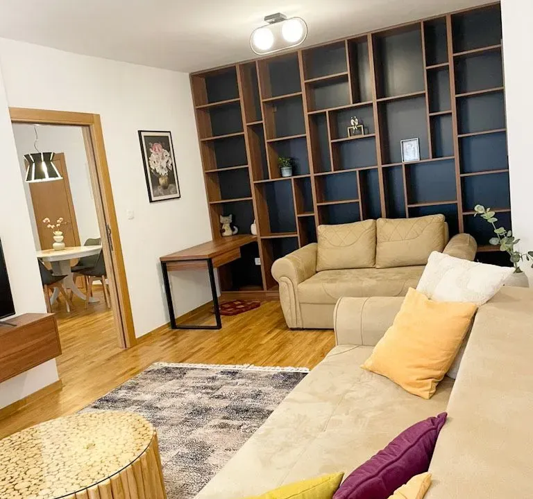 Izdavanje, dvosoban stan, 87m², Malo Brdo, Podgorica