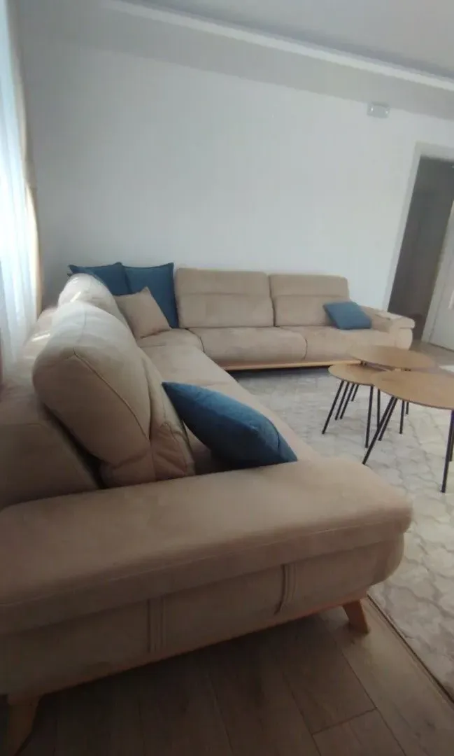 Izdavanje, trosoban stan, 100m², Zagorič, Podgorica