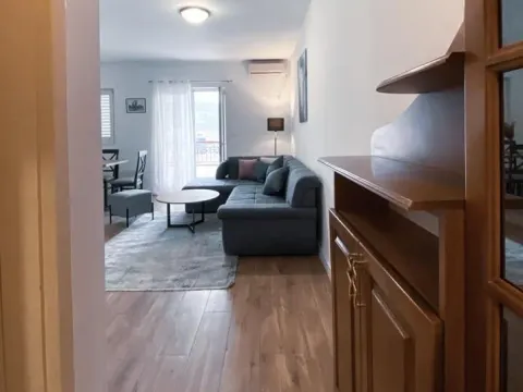 Izdavanje, trosoban stan, 90m², Budva, Crna Gora - image 4