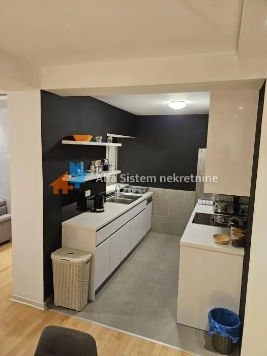 Izdavanje, trosoban stan, 70m², Stari Grad, Beograd