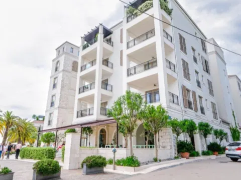 Prodaja, dvosoban stan, 100m², Porto Montenegro, Tivat - image 12