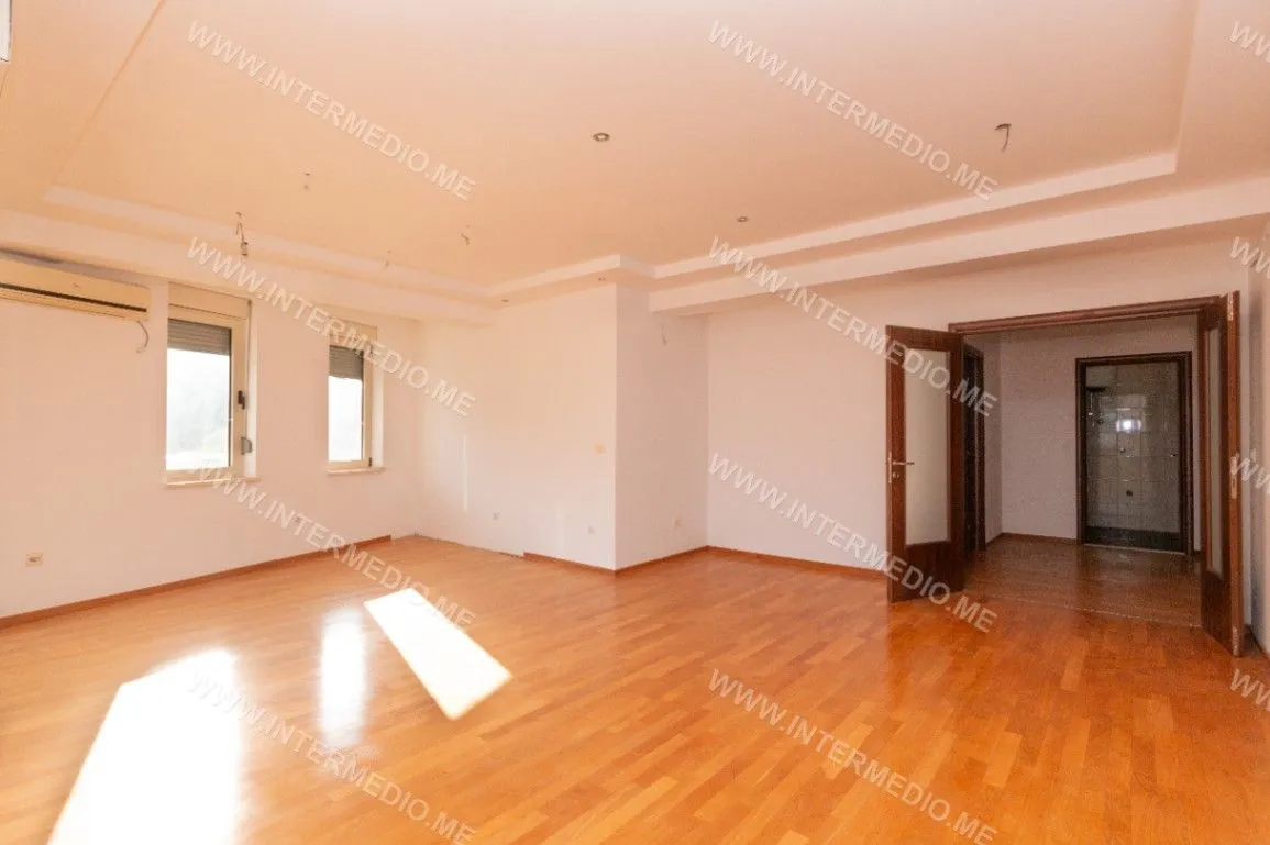 Prodaja, dvosoban stan, 132m², Igalo, Herceg Novi