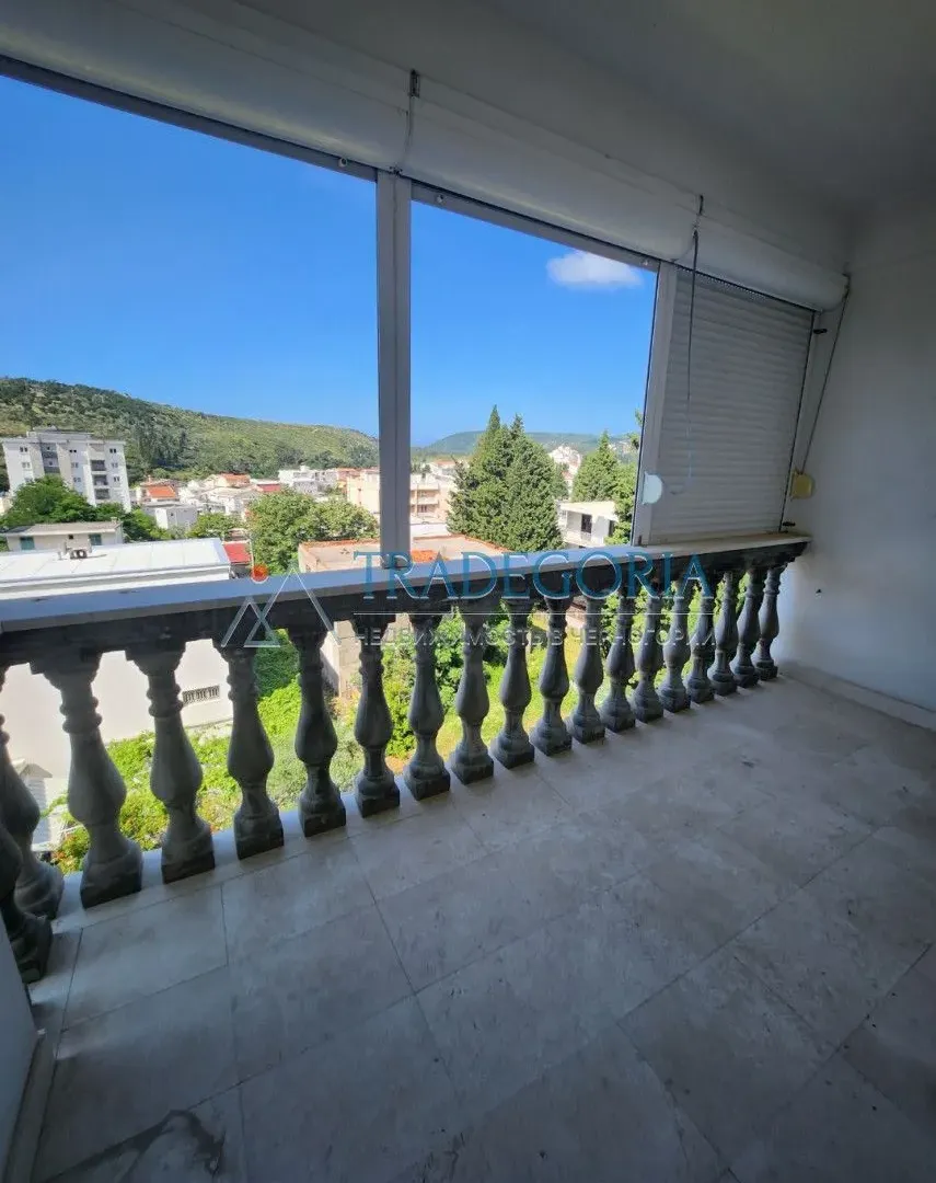 Prodaja, dvosoban stan, 57m², Sutomore, Bar