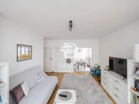 Prodaja, dvosoban stan, 58m², Zemun Kej, Zemun Sve Podlokacije - image 1