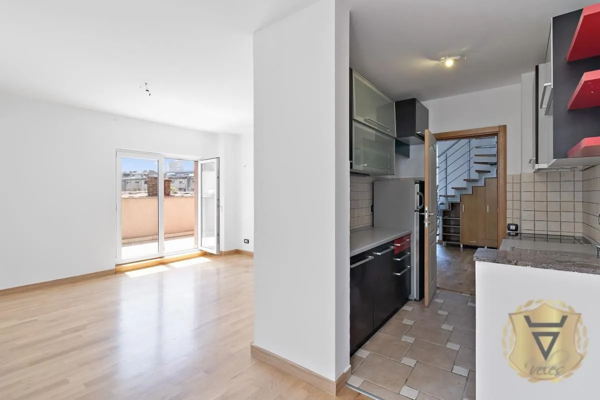 Izdavanje, trosoban stan, 128m², Stari Grad, Beograd