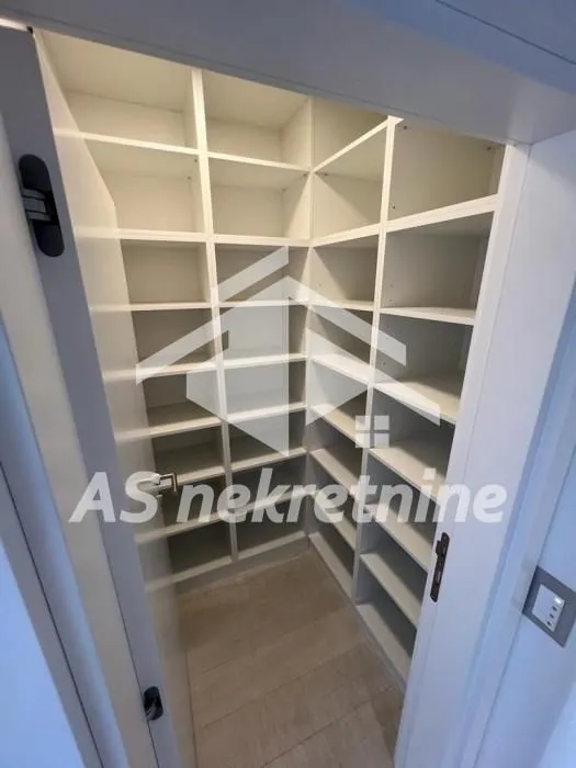 Izdavanje, trosoban stan, 69m², Sarajevska, Beograd