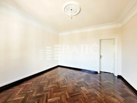 Empty room with parquet flooring and white walls. - image 6