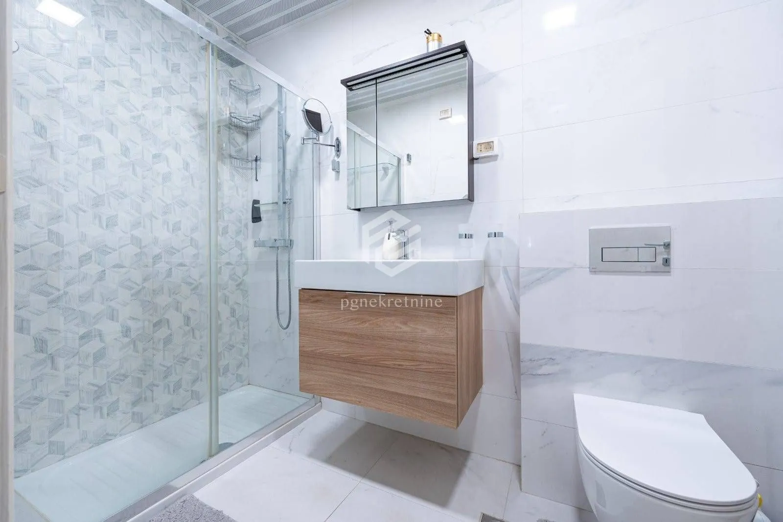 Prodaja, dvosoban stan, 68m², Central Point, Podgorica