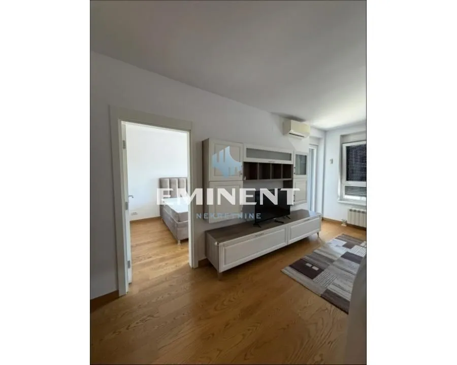 Izdavanje, dvosoban stan, 50m², Ada, Beograd