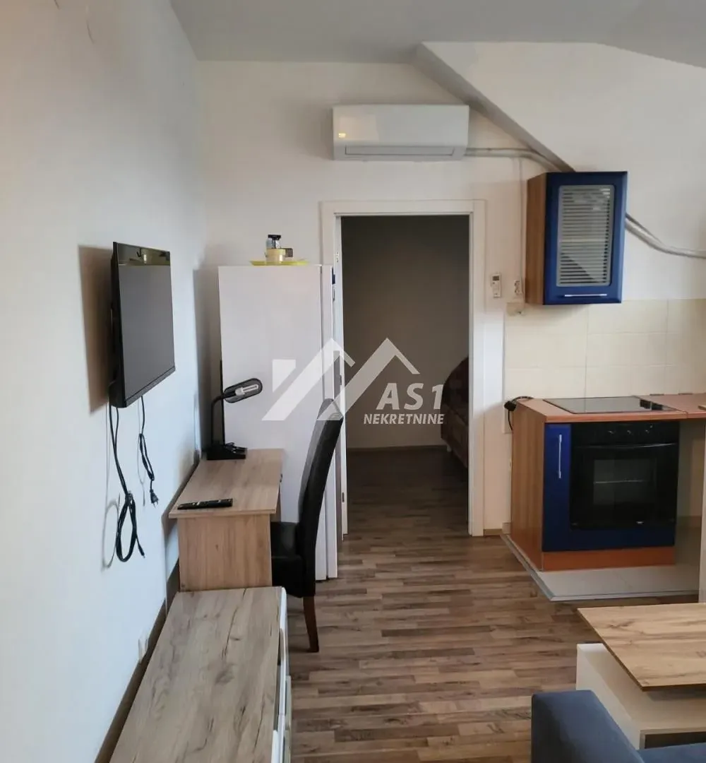 Izdavanje, jednosoban stan, 30m², Bulevar patrijarha Pavla, Novi Sad Sve Podlokacije