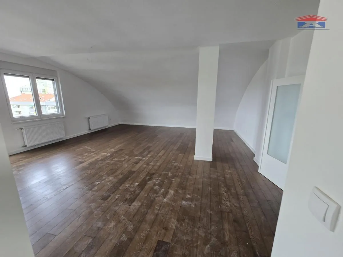 Prodaja, četvorosoban stan, 117m², Novo naselje, Novi Sad