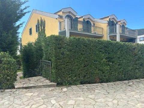 Kuća in Lastva Grbaljska